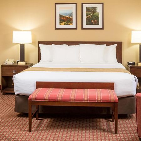 Comfort Inn & Suites Near Burke Mountain Сент-Джонсбери Экстерьер фото