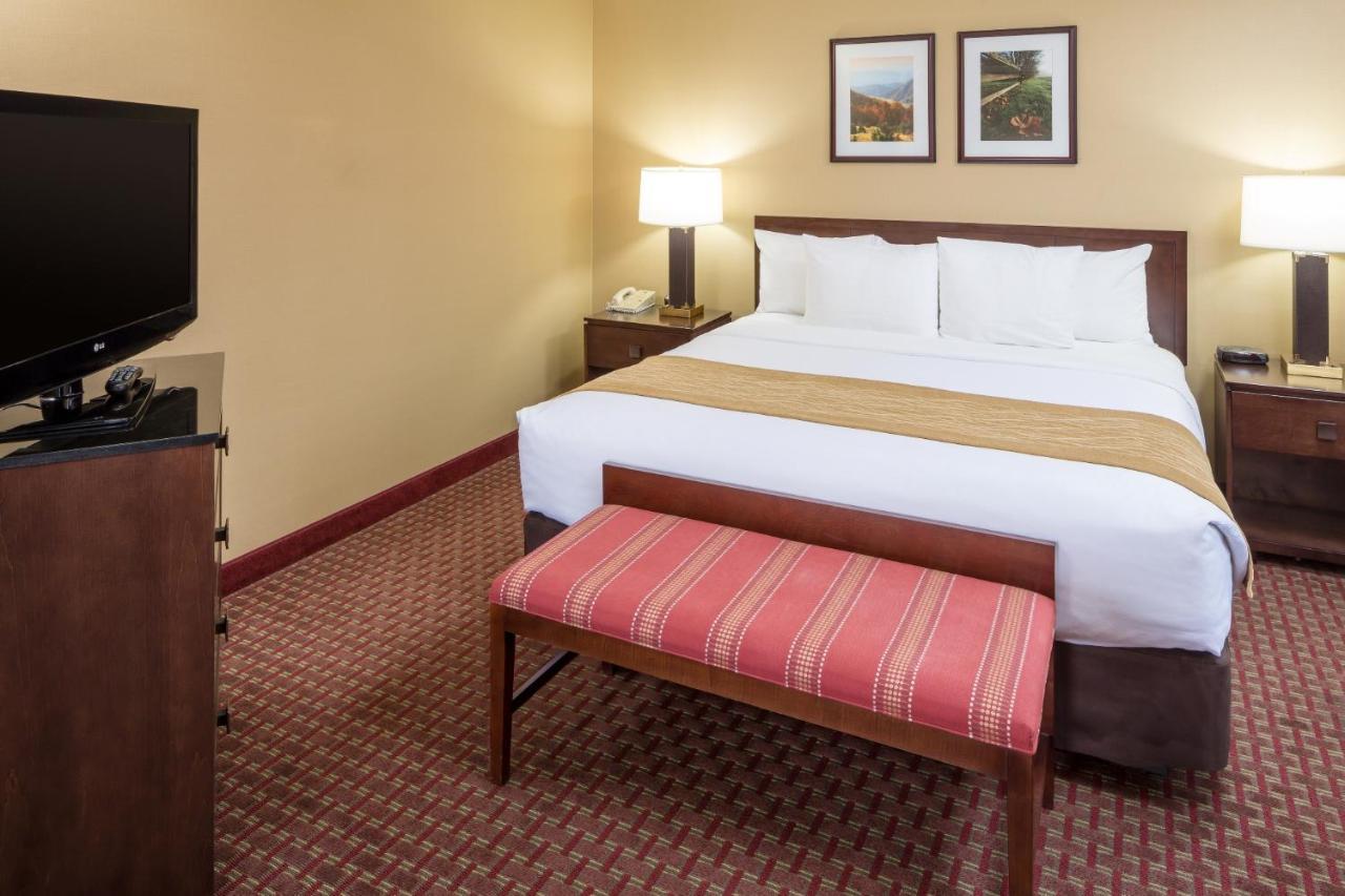 Comfort Inn & Suites Near Burke Mountain Сент-Джонсбери Экстерьер фото