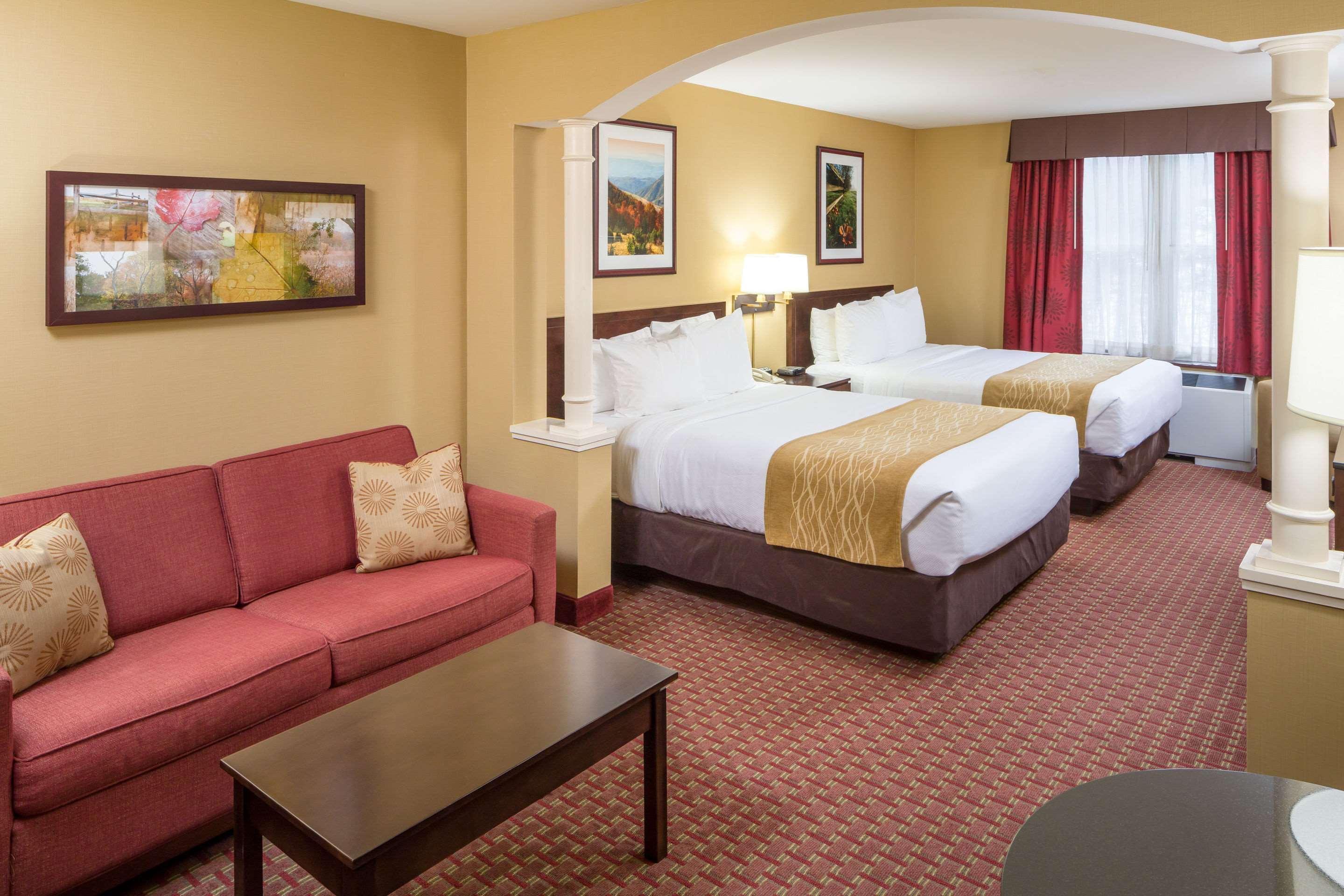 Comfort Inn & Suites Near Burke Mountain Сент-Джонсбери Экстерьер фото