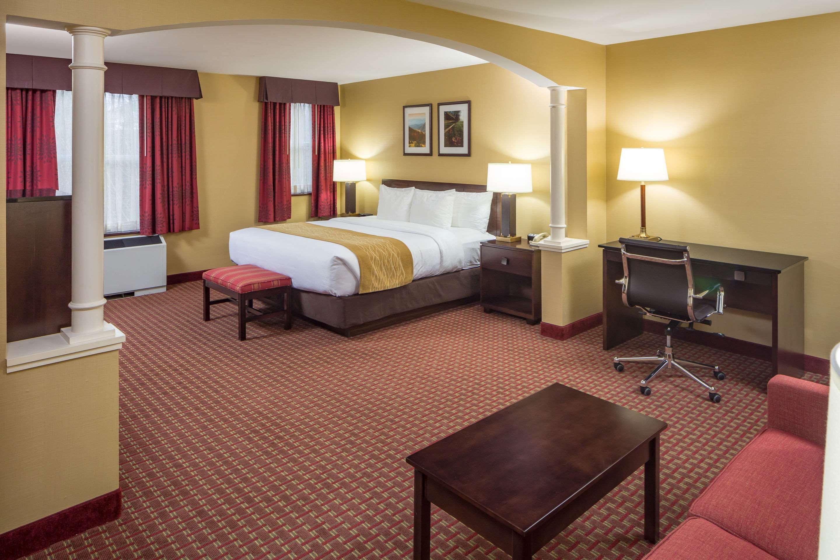 Comfort Inn & Suites Near Burke Mountain Сент-Джонсбери Экстерьер фото