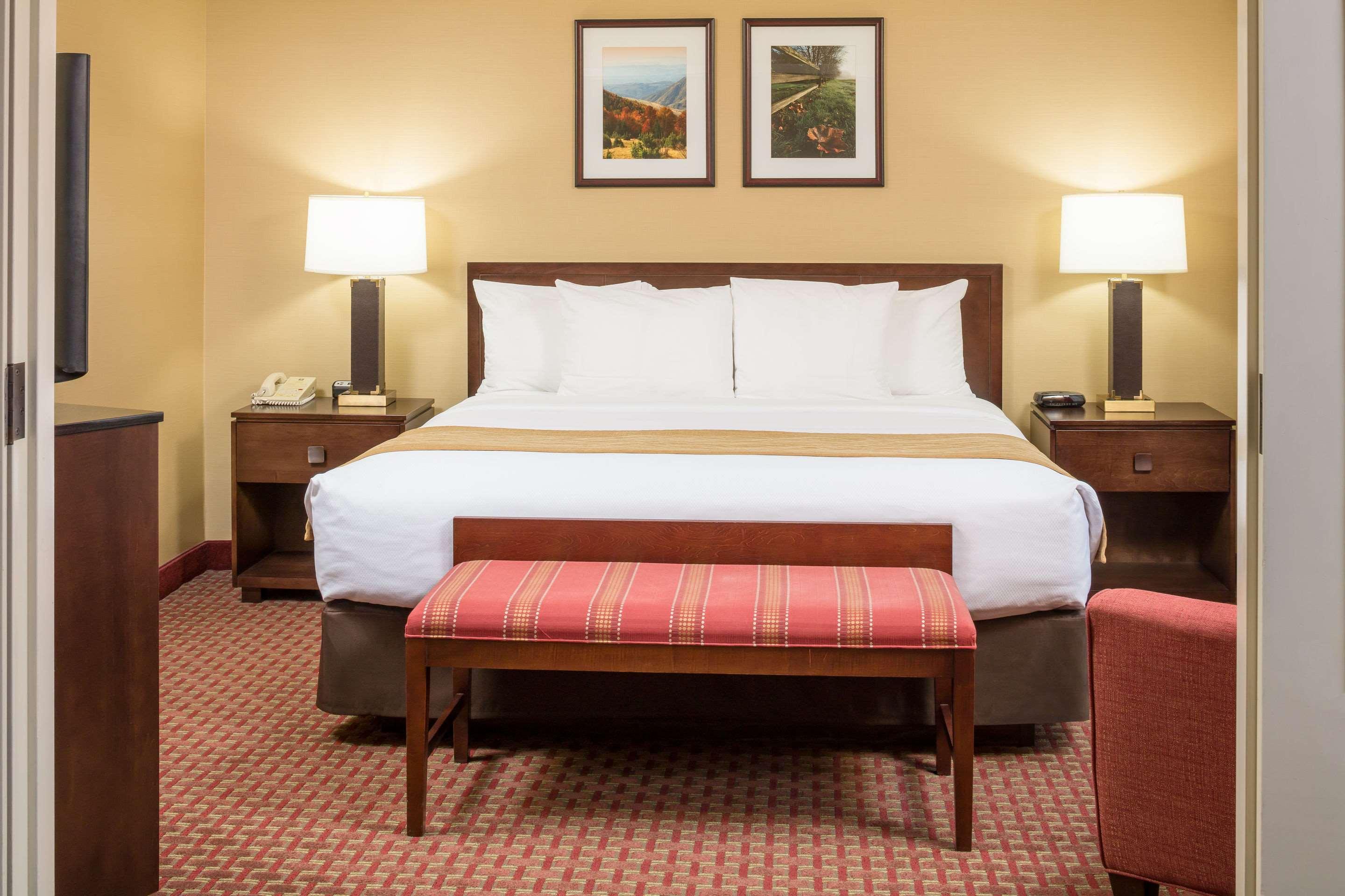 Comfort Inn & Suites Near Burke Mountain Сент-Джонсбери Экстерьер фото
