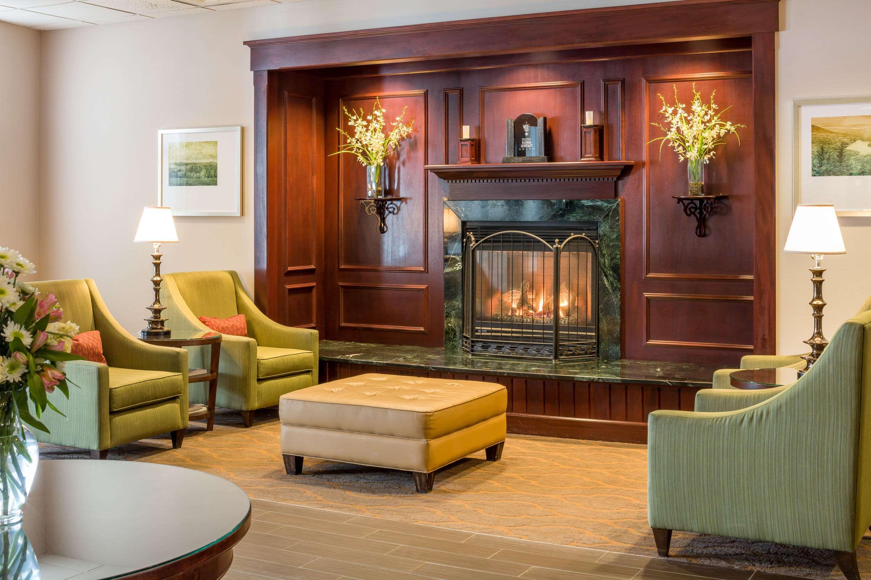 Comfort Inn & Suites Near Burke Mountain Сент-Джонсбери Экстерьер фото