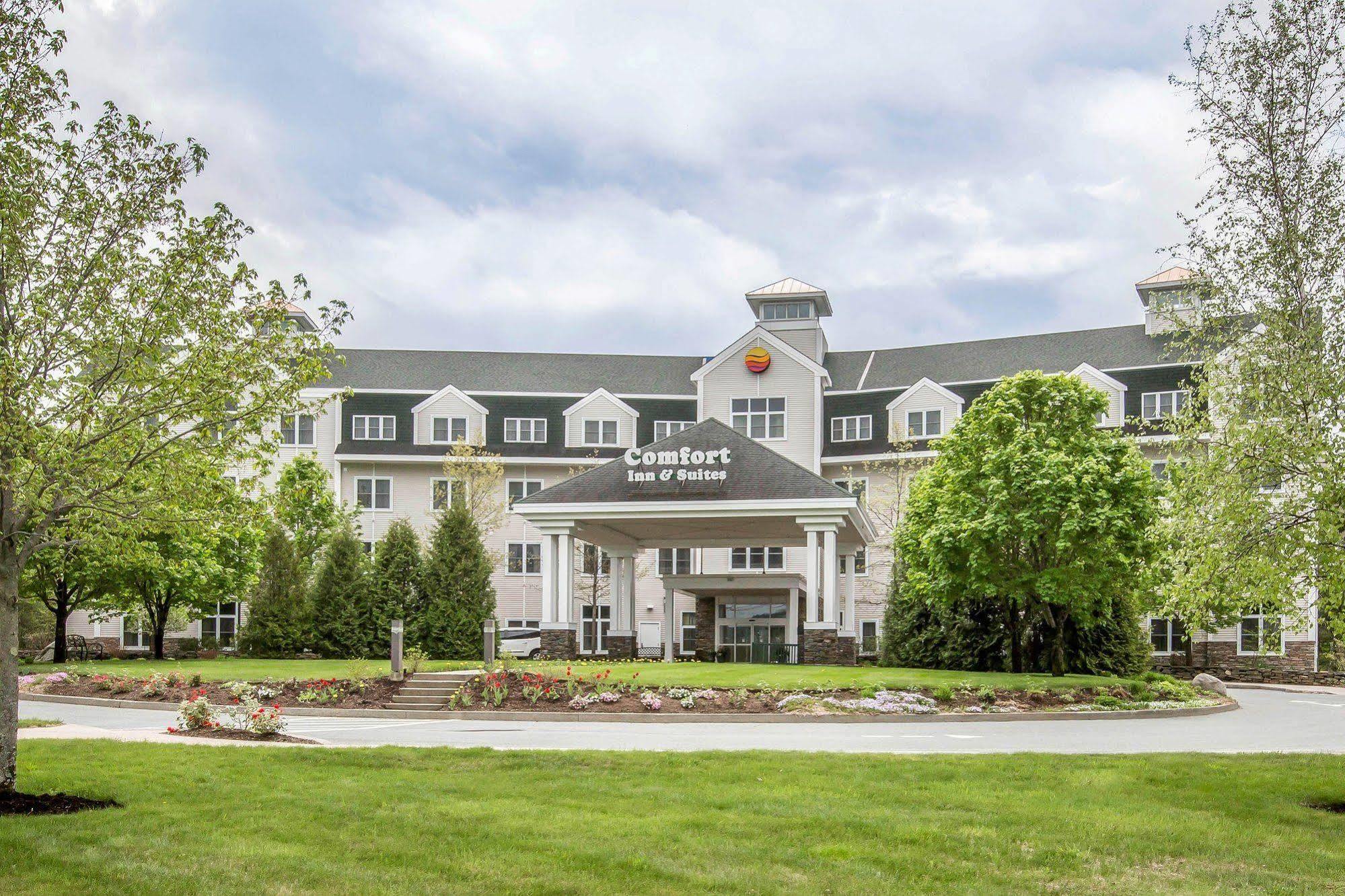 Comfort Inn & Suites Near Burke Mountain Сент-Джонсбери Экстерьер фото