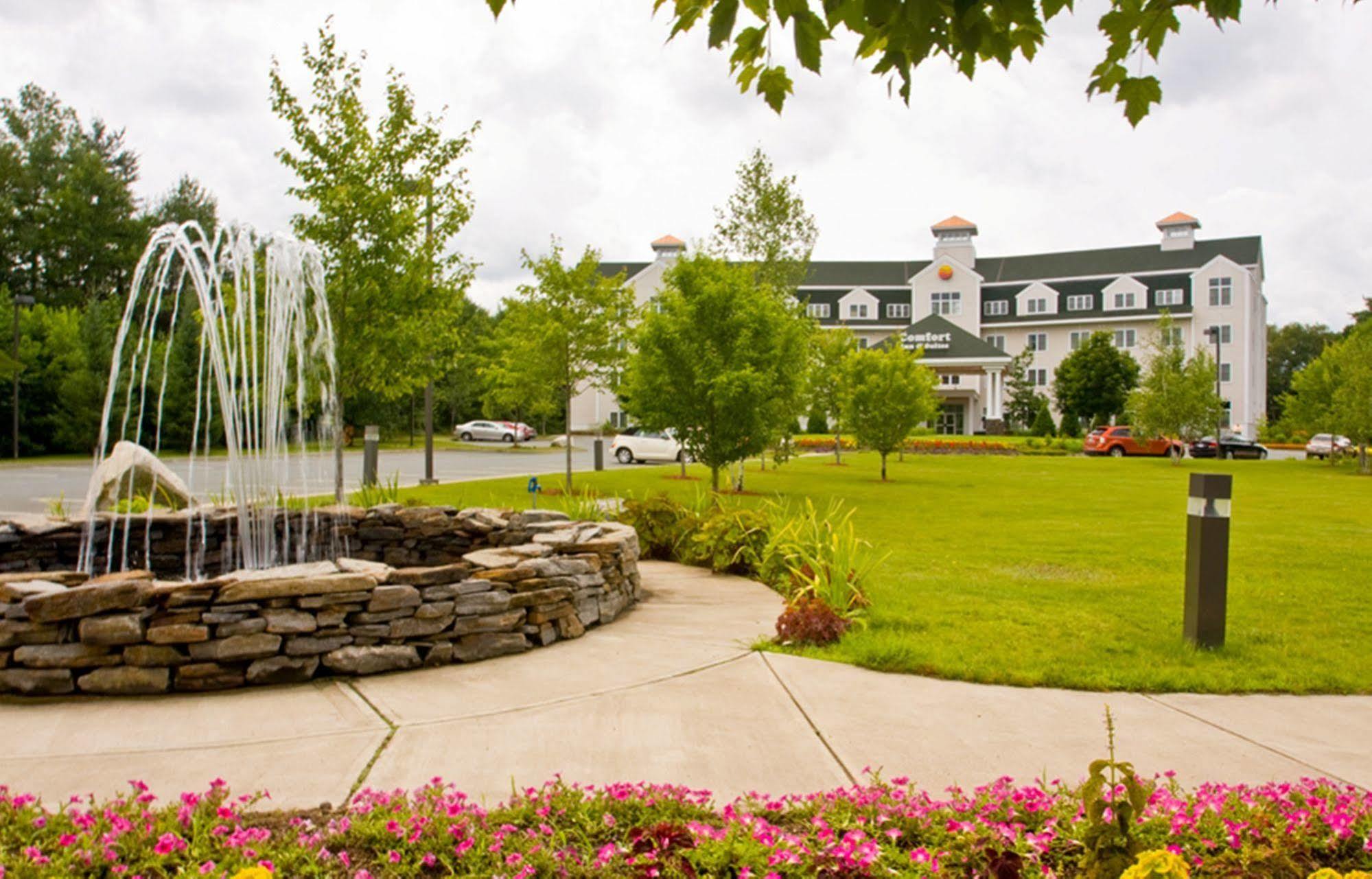 Comfort Inn & Suites Near Burke Mountain Сент-Джонсбери Экстерьер фото