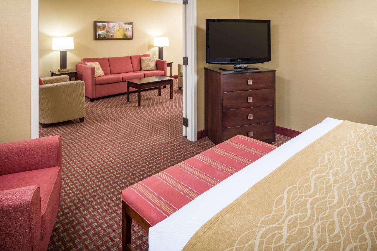 Comfort Inn & Suites Near Burke Mountain Сент-Джонсбери Экстерьер фото