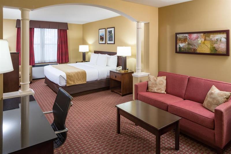 Comfort Inn & Suites Near Burke Mountain Сент-Джонсбери Экстерьер фото